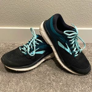 Brooks Dyad 10 Running Shoes